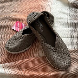 Skechers “nwt” Women's Woven Brown Flats s: 8.5